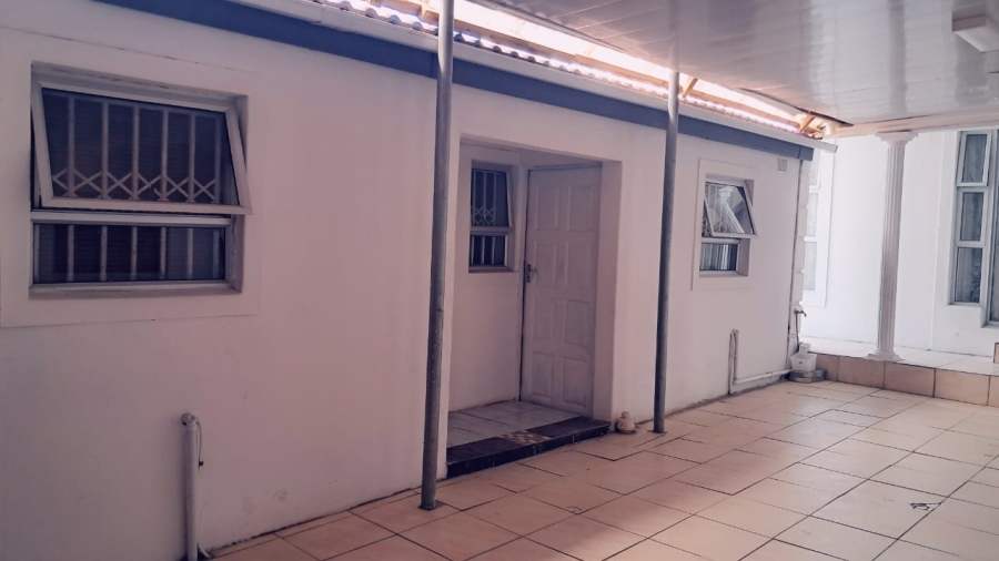 5 Bedroom Property for Sale in Ilitha Park Western Cape